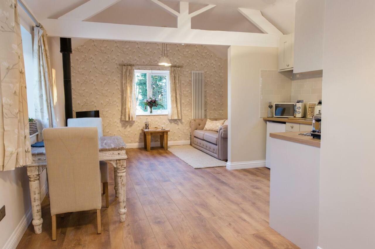 Thrush Nest Cottages - Wren Cottage Sleeps 4, 2 Bedrooms & Stable Cottage Sleeps 2, 1 Bedroom ヨーク エクステリア 写真